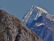 55 Zoom in Adamello con la croce di Corna Piana in angolo a sx in alto